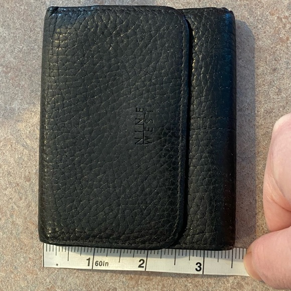 Nine West small Fri-fold wallet. - Picture 5 of 5